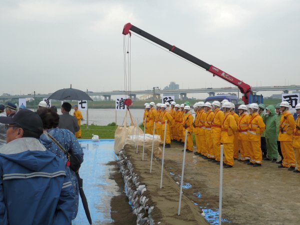 大型積み土のう工法'' 大型積み土のう工法''