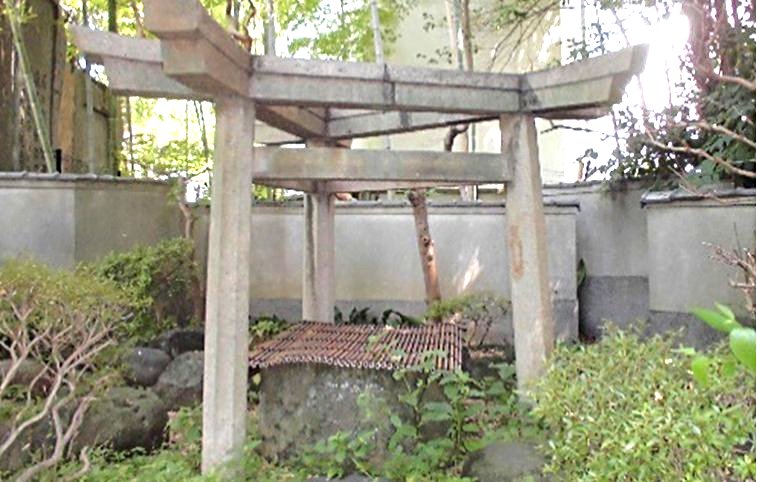 三角石鳥居 '' 三角石鳥居 ''